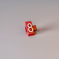 Наборный призматический ценник, белая цифра "8" на красном фоне, высота 6мм, упаковка 10 штук Наборный призматический ценник, белая цифра "8" на красном фоне, высота 6мм, упаковка 10 штук